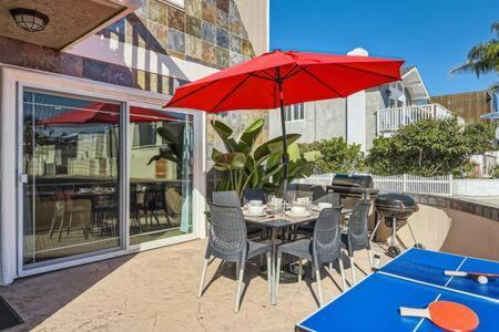 Awesome 3br 2bth 1 Block To C2 Holiday home Newport Beach