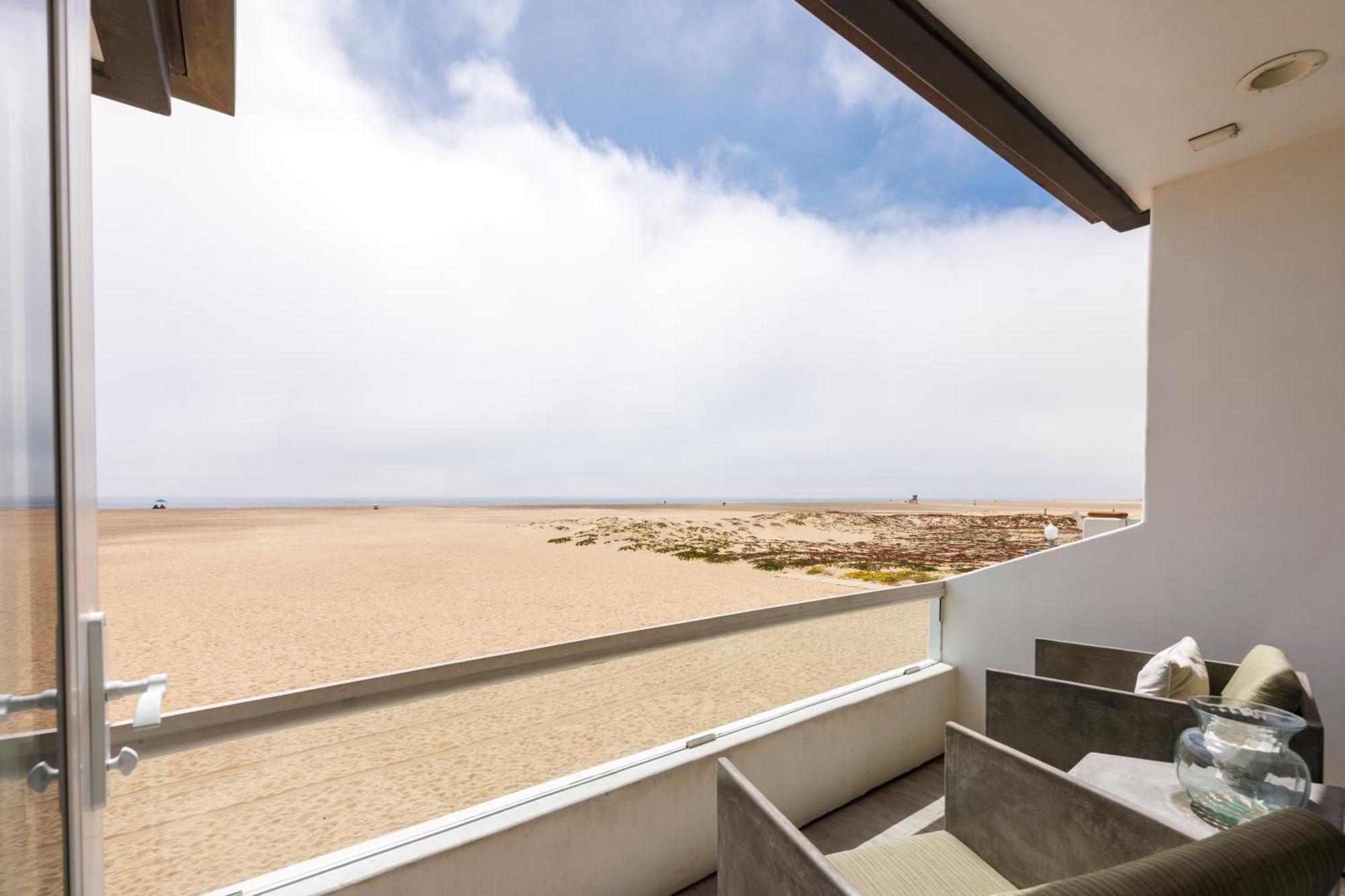 204 E Oceanfront Apartment