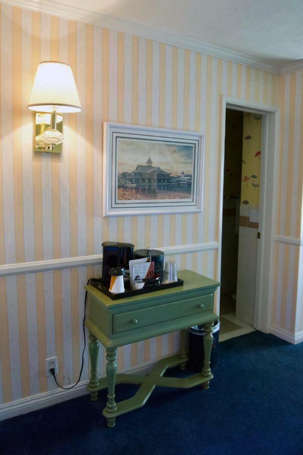 Bay Shores Peninsula Hotel